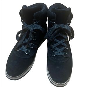 Splendid suede weather shoe boots with tread soles - never worn